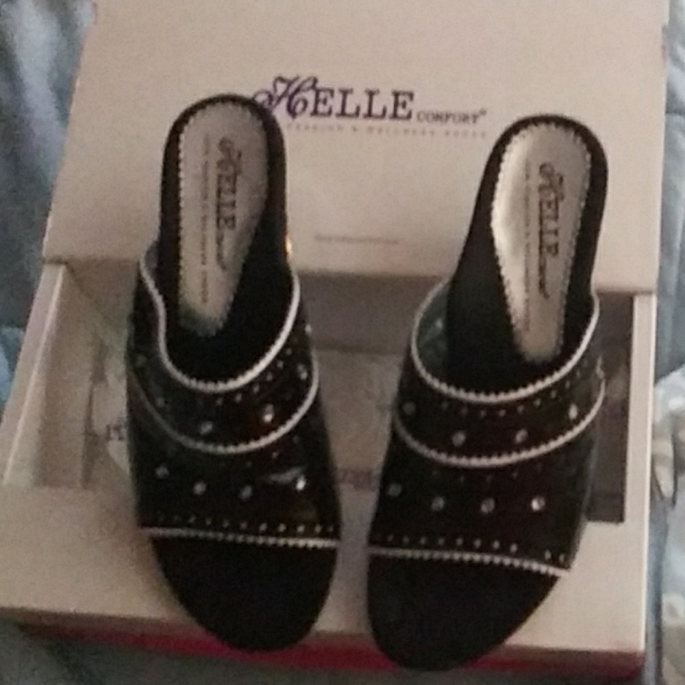 NWT Heller Comfort shoes.